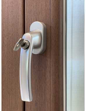 Chiusura con chiave di sicurezza serramenti pvc acciaio